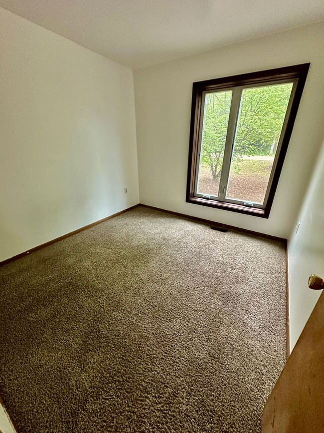 Building Photo - 3 Bedroom Home for Rent in North Pole!