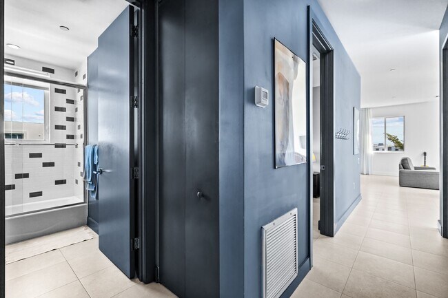 Building Photo - Monthly rental for Season , ( min 4 months)