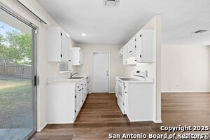 Building Photo - 922 Saddlebrook Dr