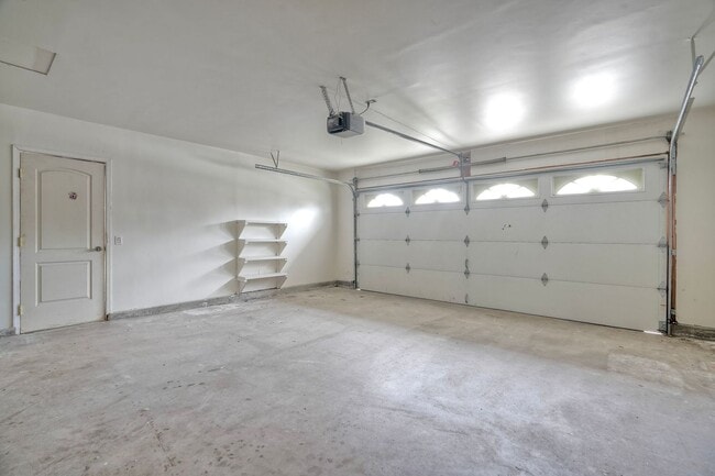 Building Photo - 3750 Via Del Rancho