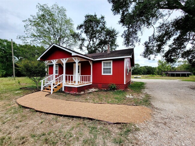 Building Photo - 15590 Magnolia Park