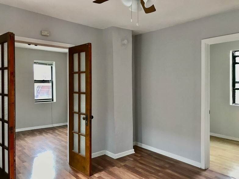Building Photo - 1512 N Greenview Ave