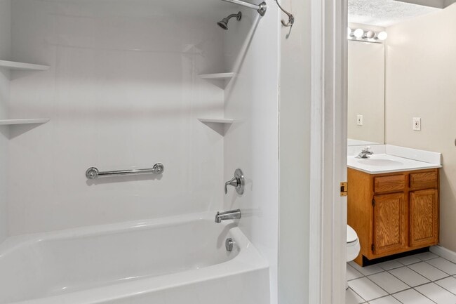 Building Photo - Beautiful Two Bedroom, Two Bathroom Condo