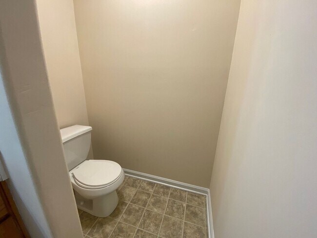 Building Photo - PRE-LEASING FOR AUGUST 2 2026! FENCED IN BACK YARD! 1/2 Off Deposit!