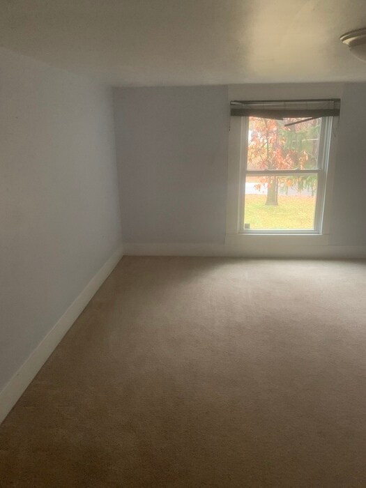 Building Photo - Large 3 bed 1 bath house in Grandville