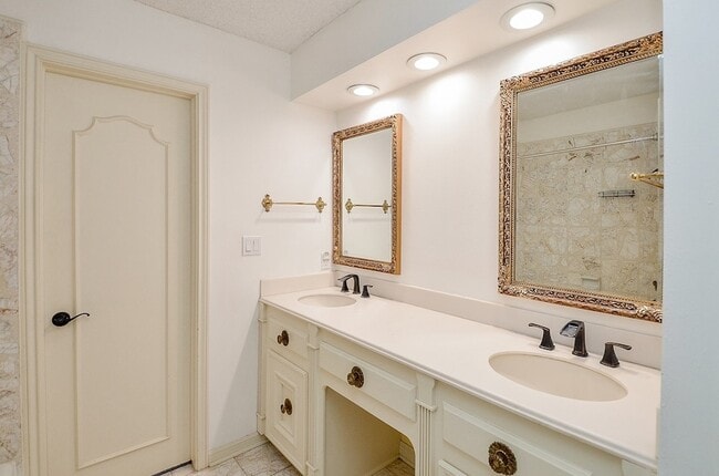 Building Photo - 44 Bayou Pointe Dr