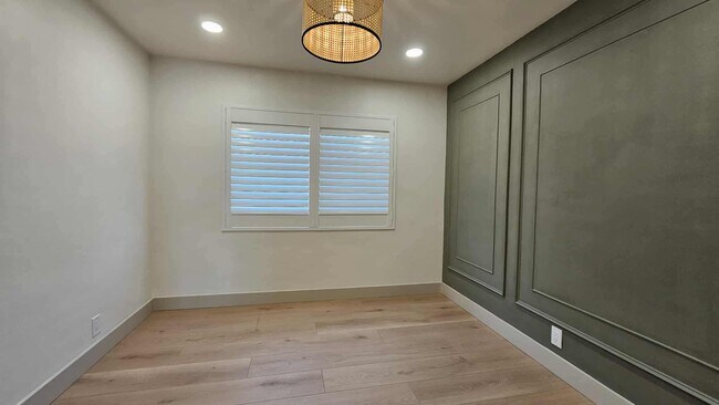 Building Photo - 114 S Emerald Pl