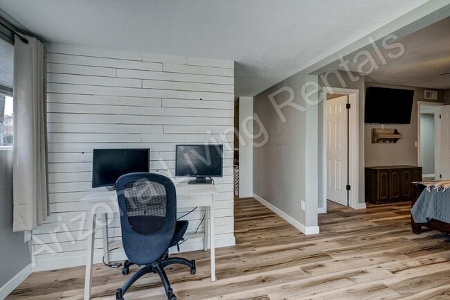 Building Photo - FURNISHED RENOVATED HOME