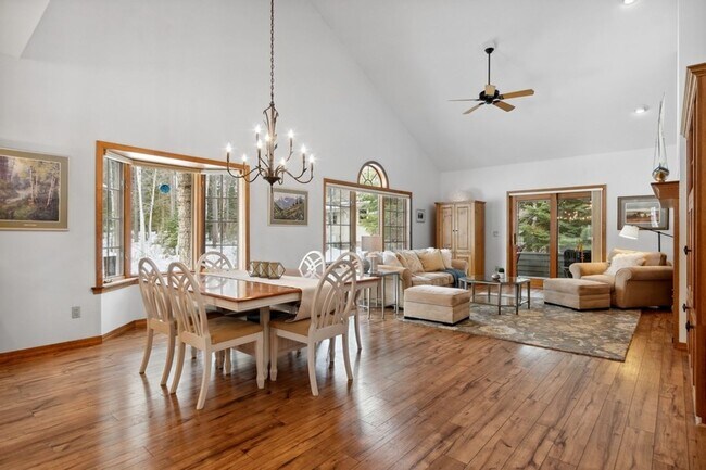 Building Photo - 3 bedroom, 2.5 bath townhome, close to Whitefish Lake State Park and the Golf Course