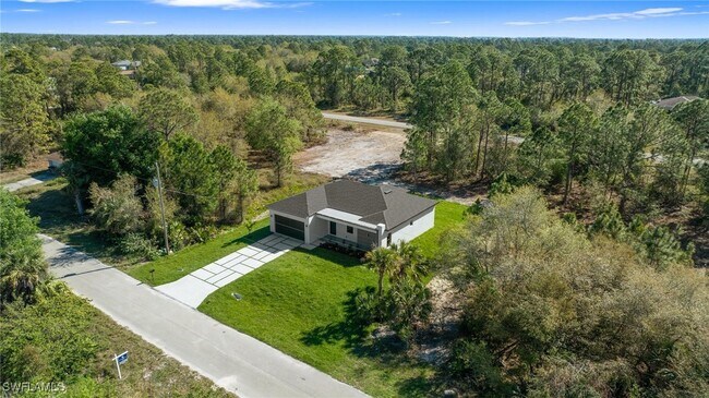 Building Photo - 567 Flamingo Ave S