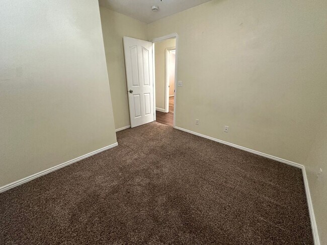 Building Photo - Move-In Bonus!!! 3 bedroom - 2 bath - located in Enoch