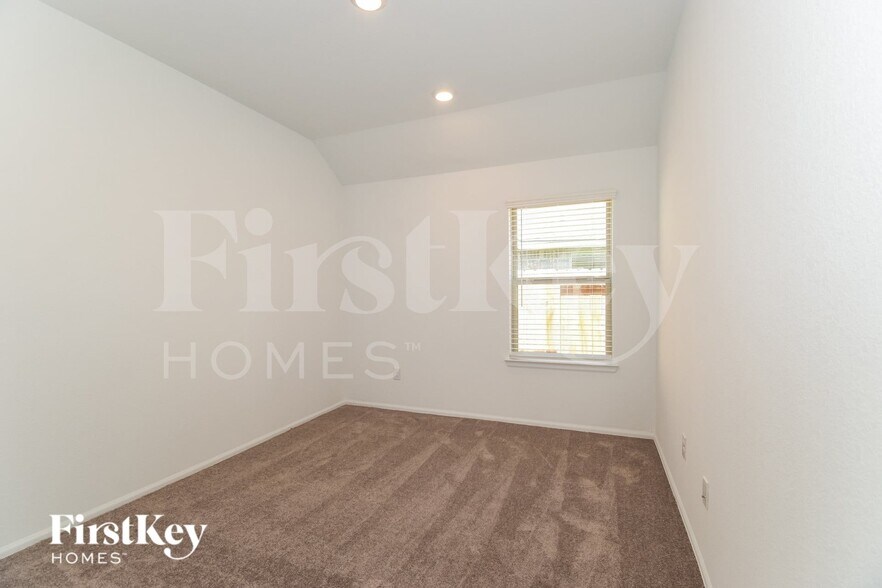 Building Photo - 3037 Newcastle Crst Ln