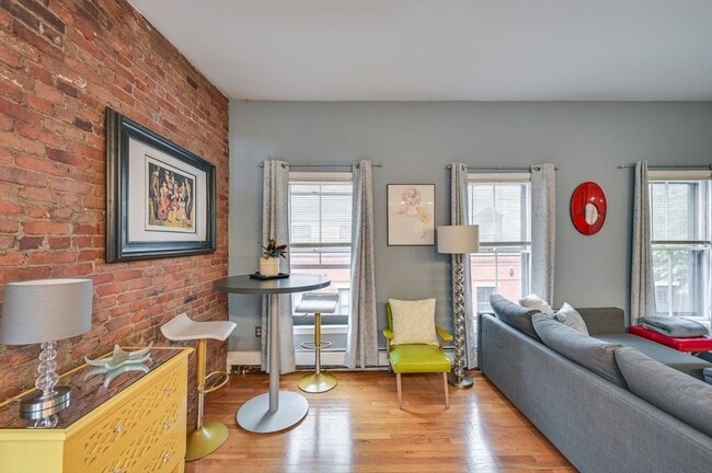 Building Photo - 24 Bradford St