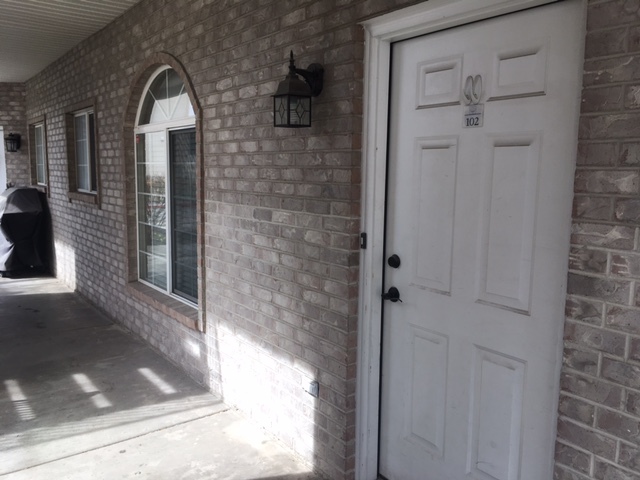 Building Photo - 3859 S Mitchell Cove