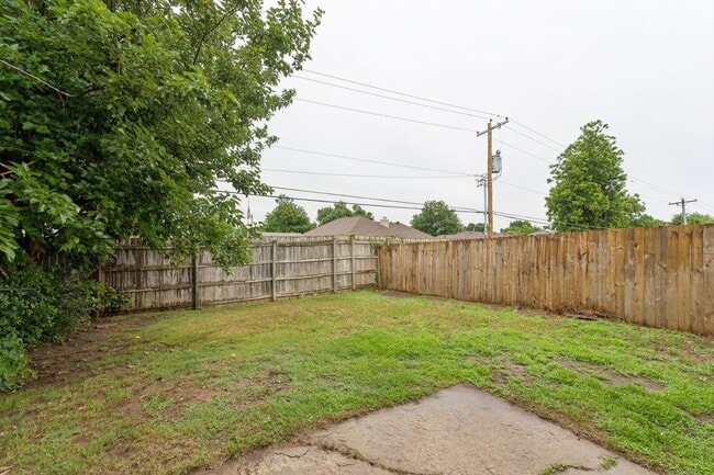 Building Photo - 3 bedroom 2.5 bath - NW Highway and Rockwell
