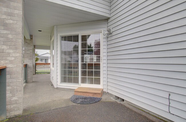 Building Photo - Single Level In Heart of Salmon Creek