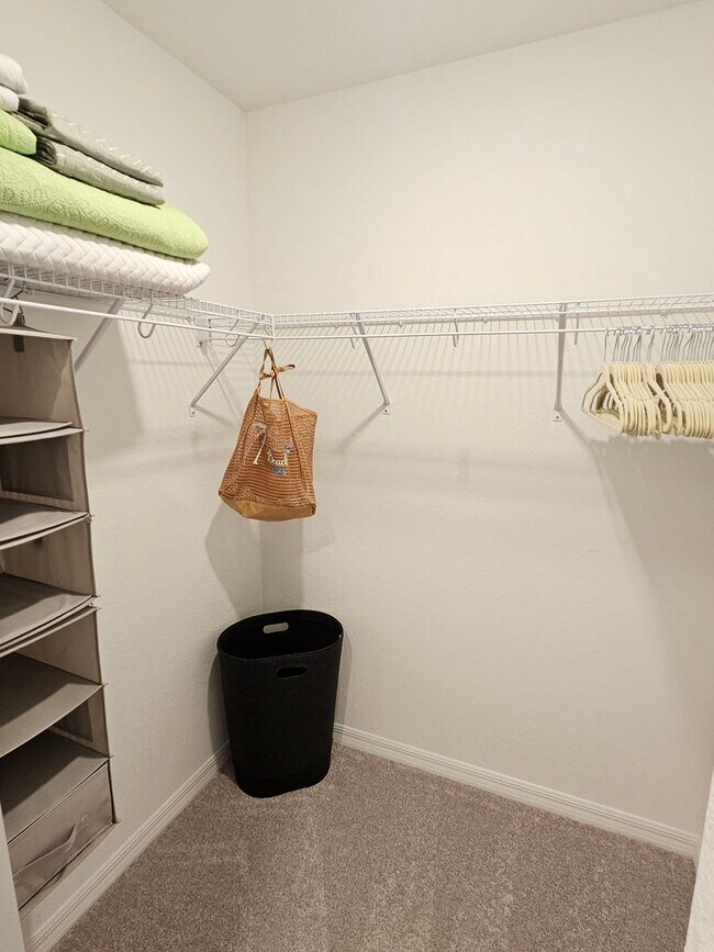 Building Photo - Annual UNFURNISHED or FURNISHED for your convenience: 2 Bedroom 2 Bathroom 2nd Floor Elevator acc...