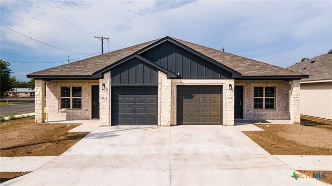 Building Photo - 414 W Avenue C