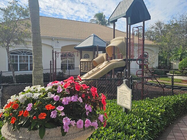 Building Photo - 8308 Myrtlewood Cir W