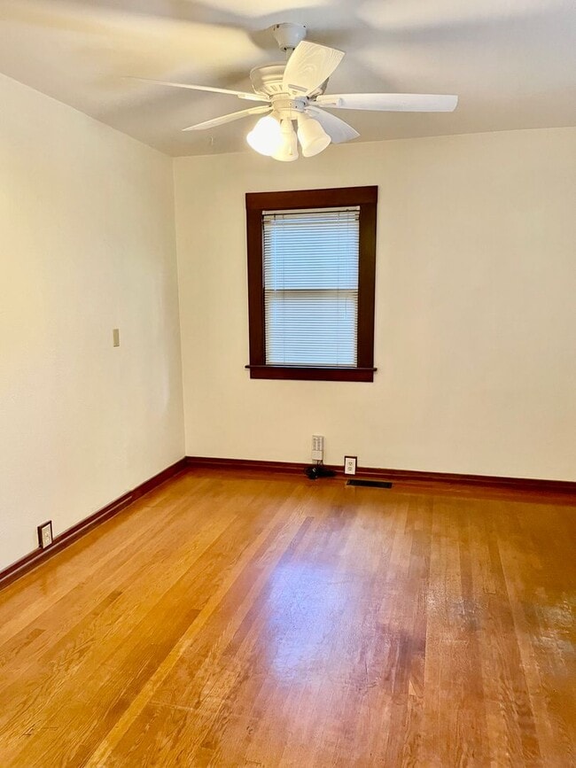 Building Photo - 2423 D St