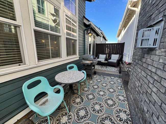 Building Photo - FOR RENT - Furnished 3 bed, 2 bath NorthWest Crossing Modern Townhome