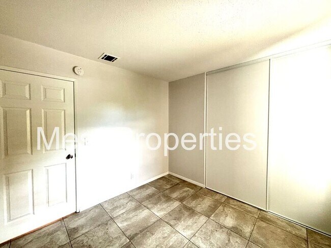 Building Photo - 18390 Mead Ln