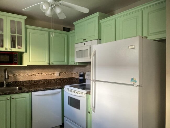 Building Photo - 445 Saxony Way