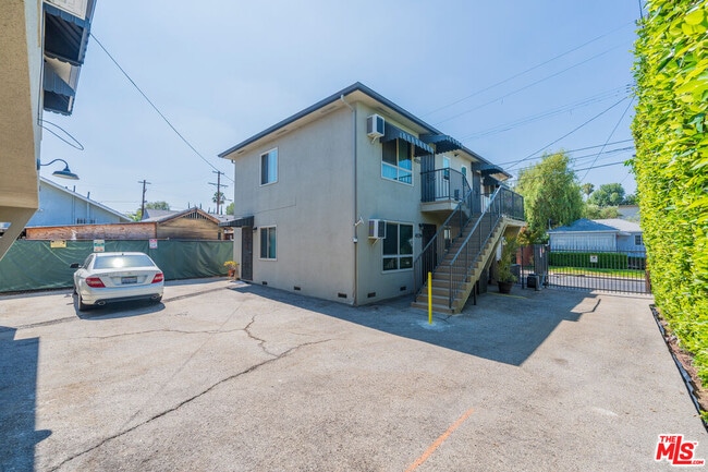 Building Photo - 4727 Lincoln Ave
