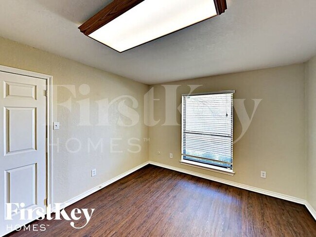 Building Photo - 7701 Skylake Dr