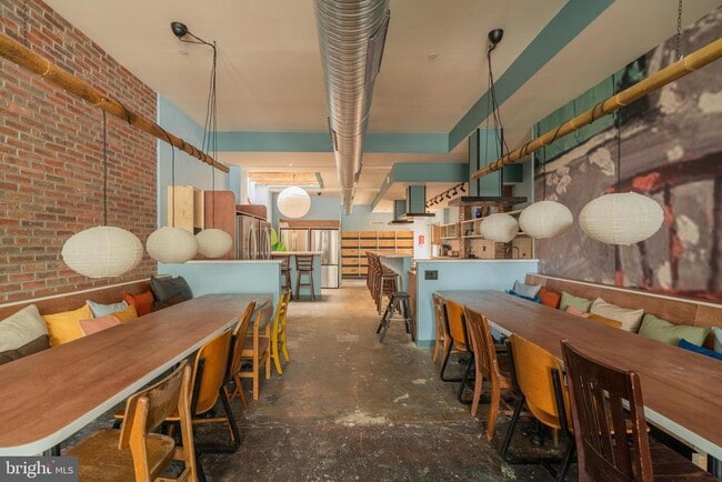 Building Photo - 711 G St SE