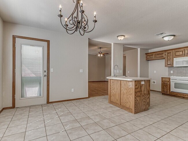 Building Photo - 4 Bed | 2 Bath | 2 Car Garage - Edmond Schools - North Hampton Addition