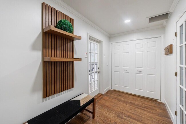 Building Photo - 459 Atlanta Country Club Dr