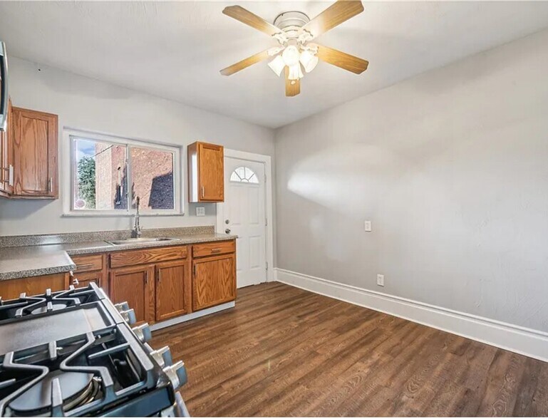 Building Photo - 815 Monongahela Ave