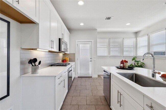 Building Photo - 9507 Gynerium Dr