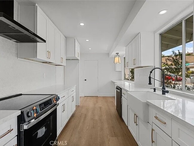 Building Photo - 157 Camino La Madera