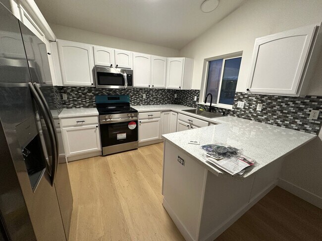 Building Photo - Available in MARCH.  Spacious Single Family - Remodeled- Home with big yard in great location