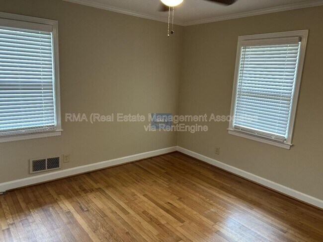 Building Photo - 411 Dora St