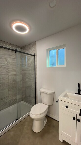 Building Photo - 214 N Burlington Ave