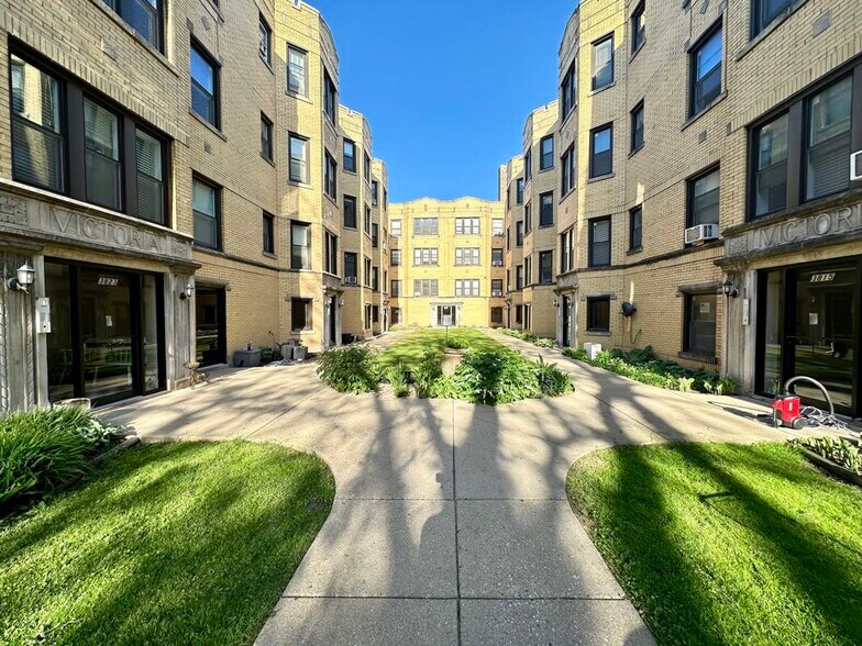 Primary Photo - 3819.5 N Greenview Ave