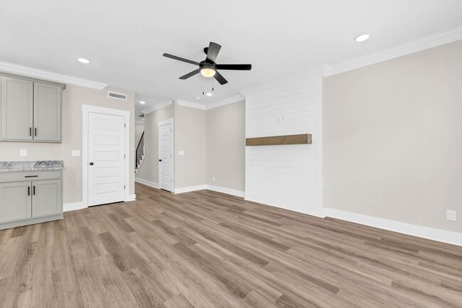 Building Photo - 166 Sango Dr