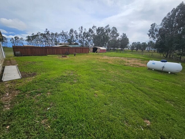 Building Photo - Spacious Home on 5 Acres For Rent!