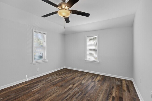 Building Photo - Carriage house in Twickingham