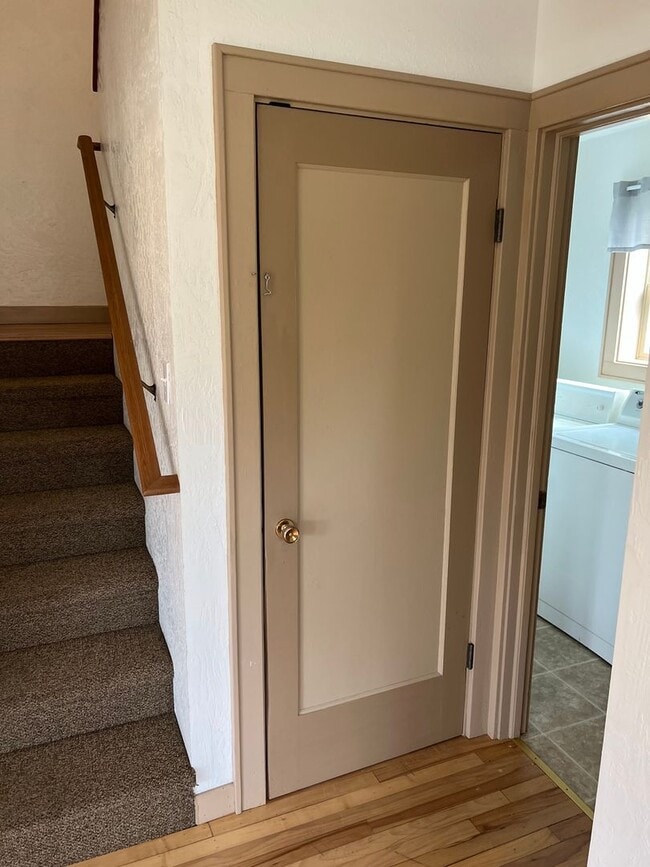 Building Photo - 3 Bed, 1.5 Bath near Rose Garden and Willamette River bike path in Whiteaker