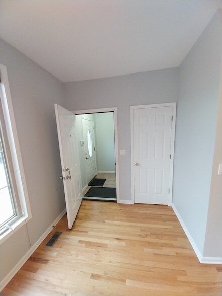 Building Photo - 4552 N Newland Ave