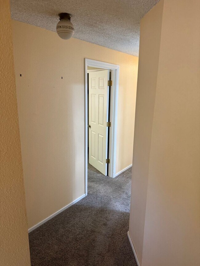 Building Photo - 3 Bedroom House off Harlow Rd.