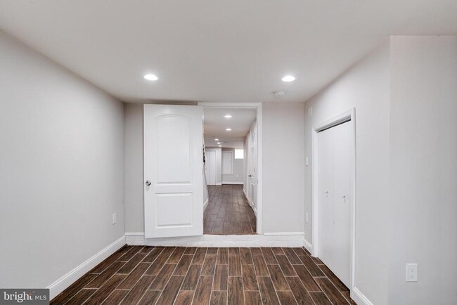 Building Photo - 442 N Linwood Ave
