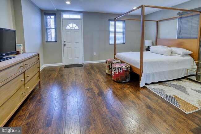 Building Photo - 4709 Jay St NE