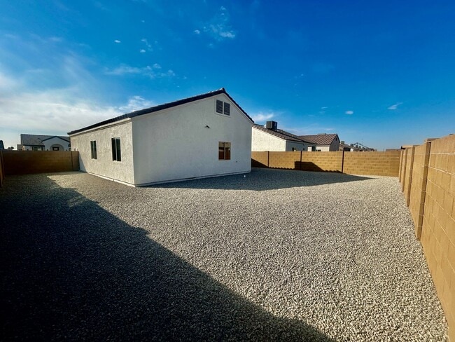 Building Photo - Newer 3-Bedroom Home in La Vida Subdivision-Modern Living with Upgrades Throughout!