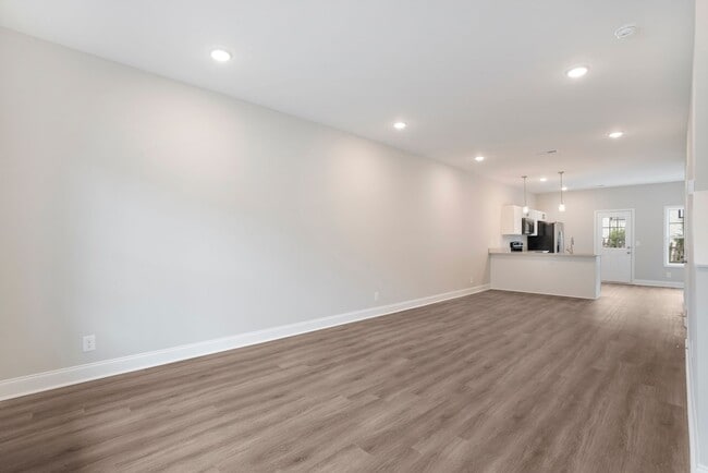 Building Photo - Excell Pointe 2 Bedroom Townhomes