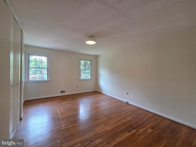 Building Photo - 111 Tamarisk Ct